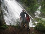 Opa-Helmut und Sigi am Wasserfall